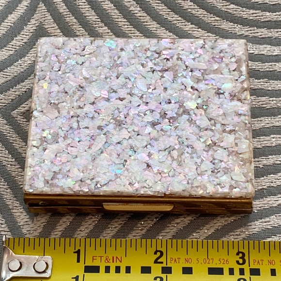 Double sided faux MOP 50’s powder case - Picture 2 of 4